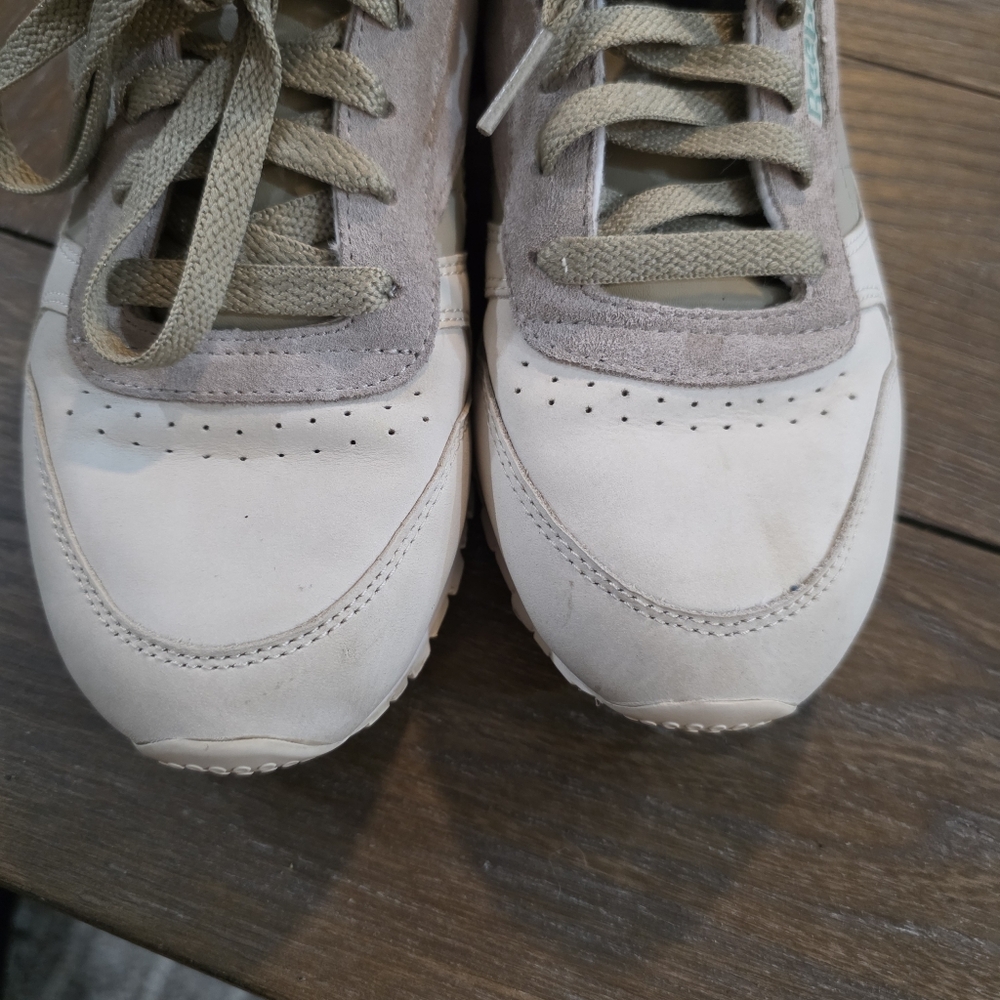 Reebok Classic Leather Sneaker, Women's Size 8 - Picture 9 of 9